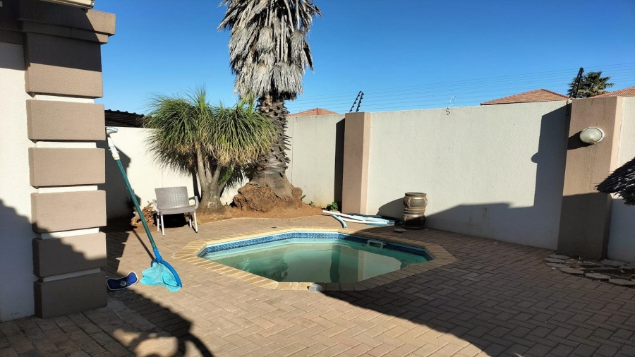 2 Bedroom Property for Sale in Vaalpark Free State